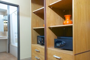 Executive Double Room, 1 Queen Bed, Non Smoking | Safe