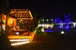 Façade de l’hébergement  – soirée/nuit