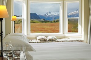 Quarto solteiro superior | Roupas de cama premium, edredons de pluma, cofres nos quartos