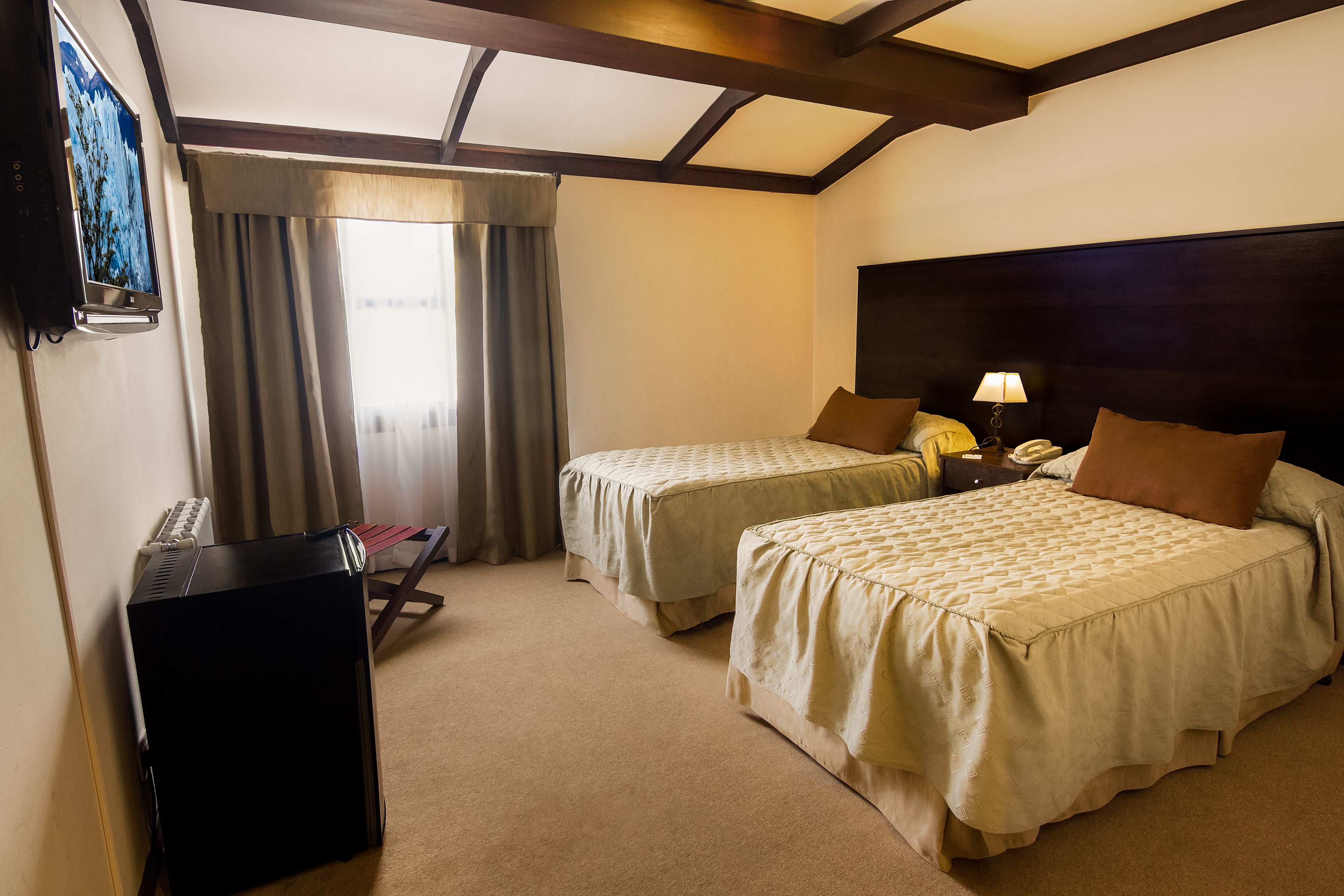 standard double room | minibar, in-room safe, desk, free cots/infant beds