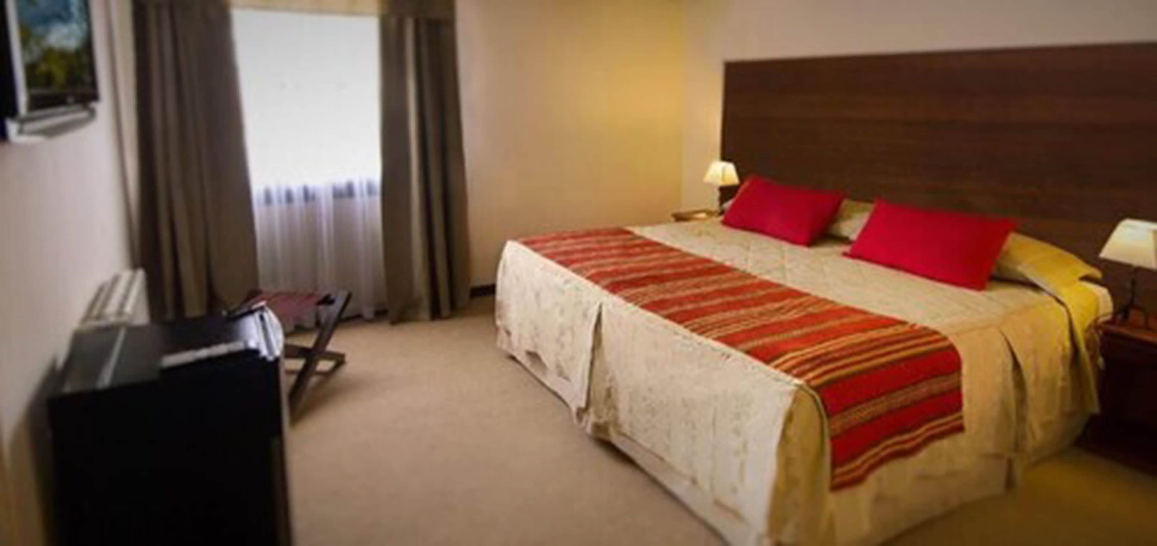 standard double room | minibar, in-room safe, desk, free cots/infant beds