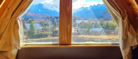 Cubrecamas, caja de seguridad en la habitación y cortinas blackout 