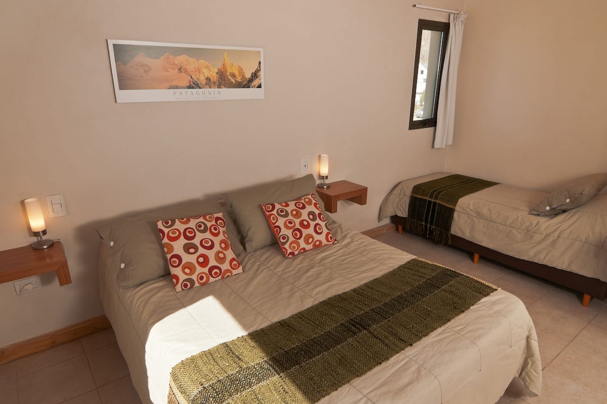 Driepersoonskamer | 1 slaapkamer, donzen dekbedden, een kluis op de kamer