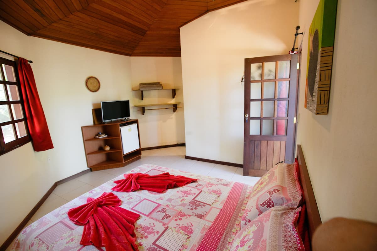 Frigobar, cofres nos quartos, Wi-Fi de cortesia, roupa de cama