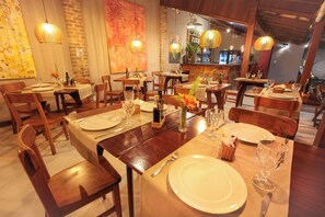 Café da manhã, almoço e jantar