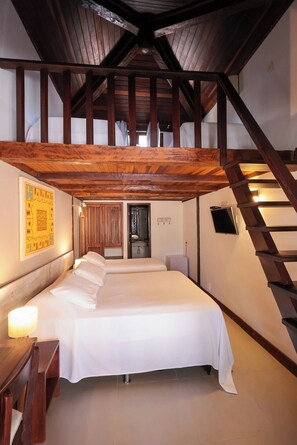 Quarto Quintuplo | Minibar, coffres-forts dans les chambres, décoration personnalisée