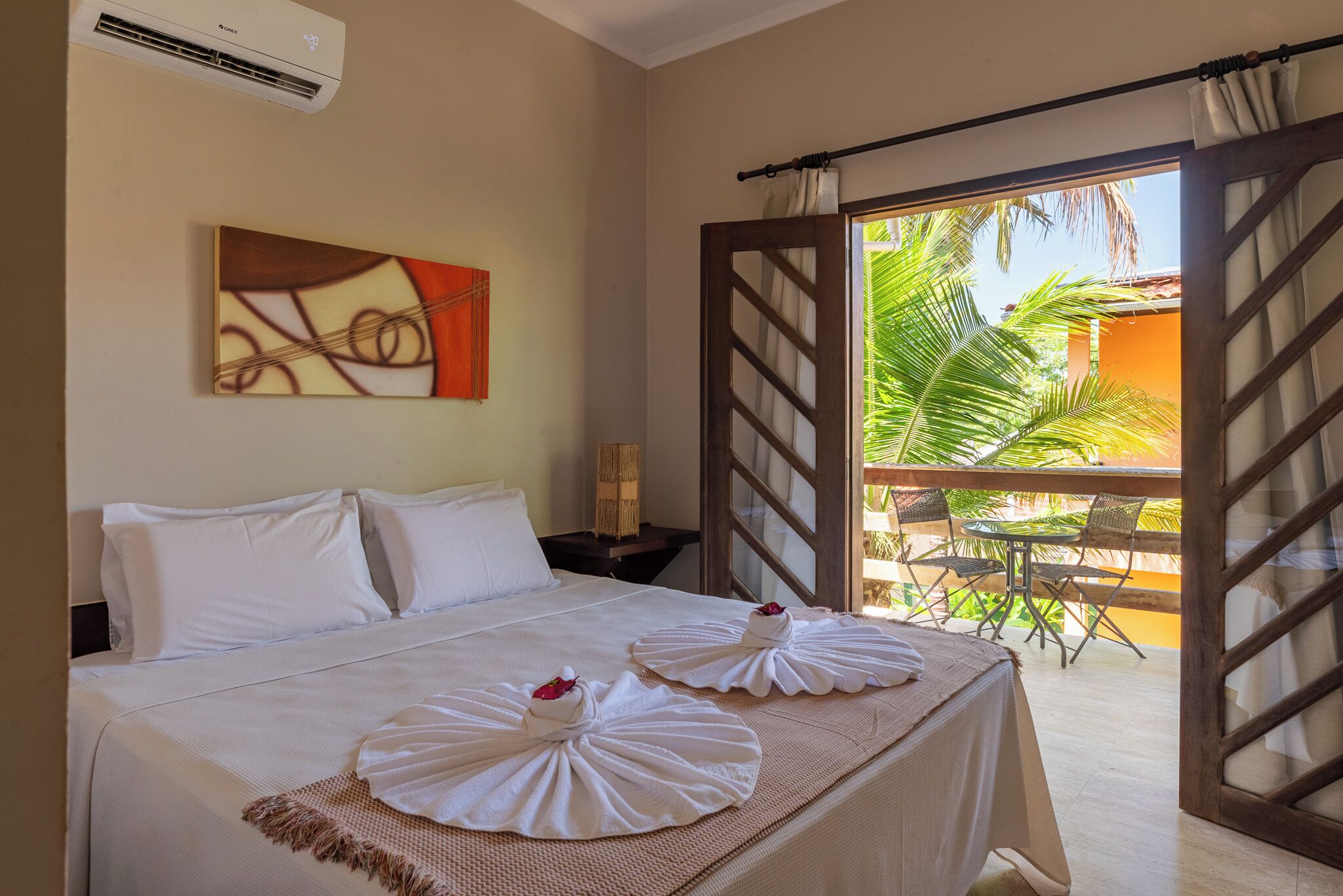 Quarto casal ou duplo standard | Frigobar, cofres nos quartos, Wi-Fi de cortesia