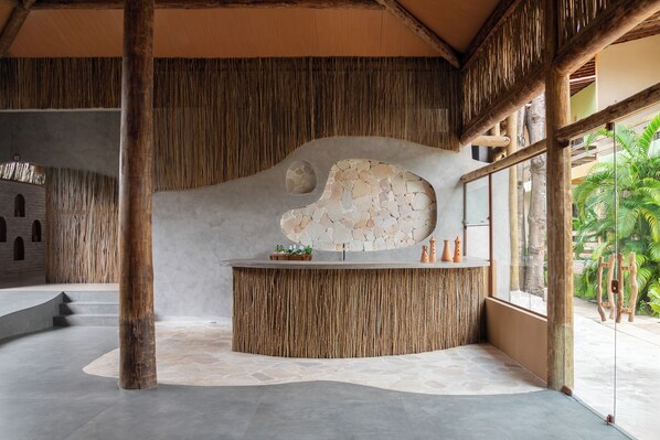 Bar en bord de piscine