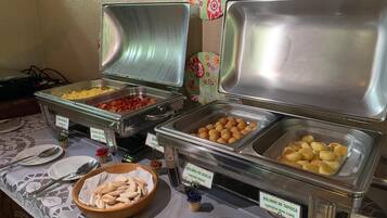 Sudah termasuk sarapan prasmanan setiap hari