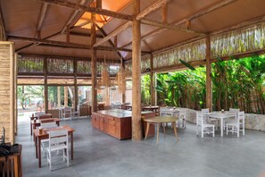Se sirven desayunos y comidas 