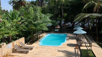 2 outdoor pools