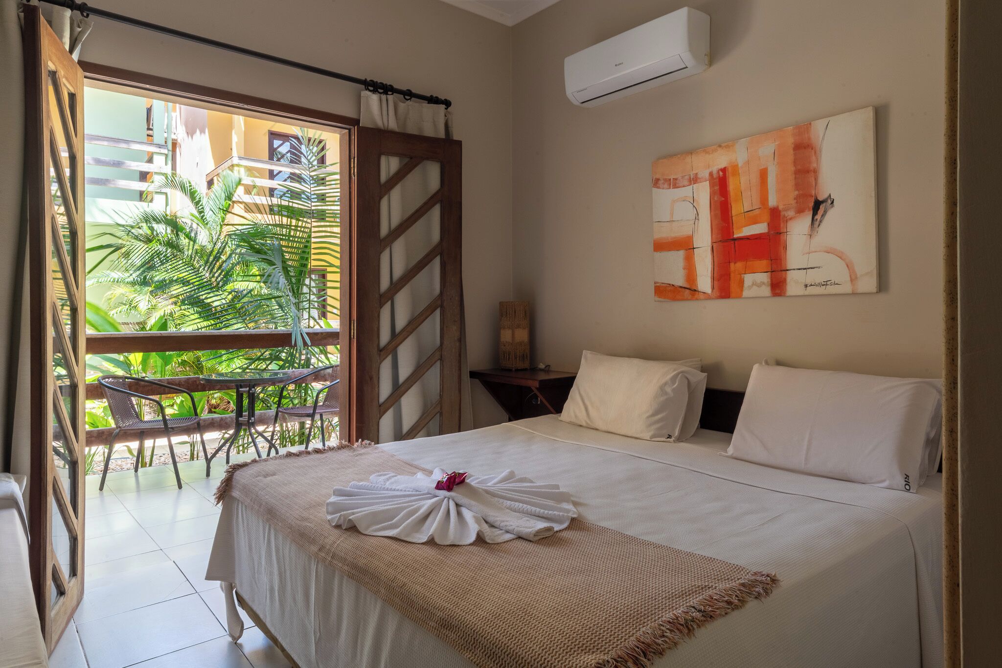 標準雙人或雙床房 | 迷你吧、客房內保險箱、免費無線上網