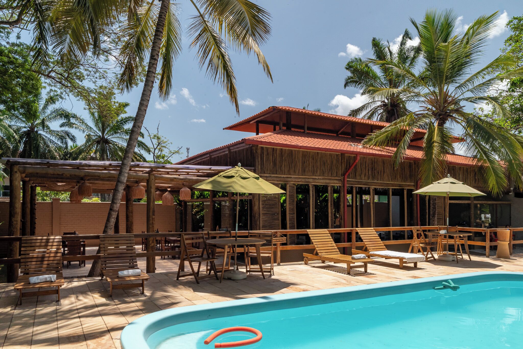 2 من حمّامات السباحة الخارجية