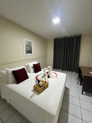 行政双人房, 1 张双人床 | 迷你吧、办公桌、免费 WiFi、床单