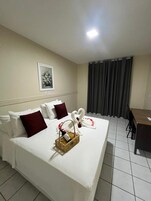 行政双人房, 1 张双人床 | 迷你吧、办公桌、免费 WiFi、床单