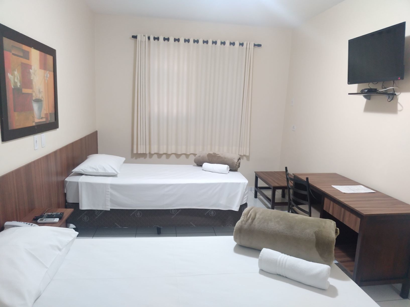 Minibar, bureau, Wi-Fi gratuit, draps fournis