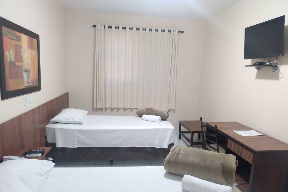 Minibar, bureau, Wi-Fi gratuit, draps fournis
