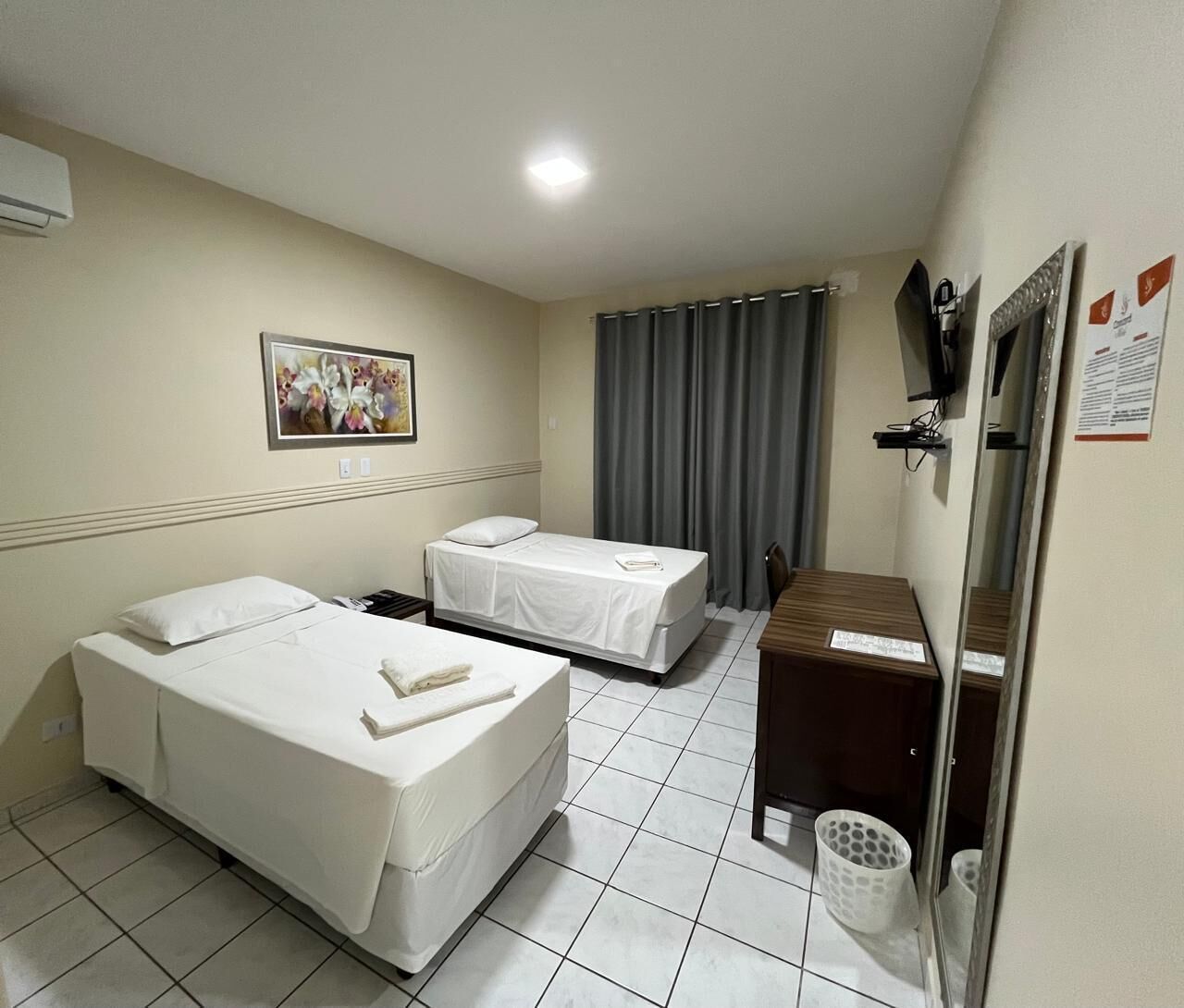 executive twin room, 2 single beds | 1 bedroom, minibar, desk, free wifi