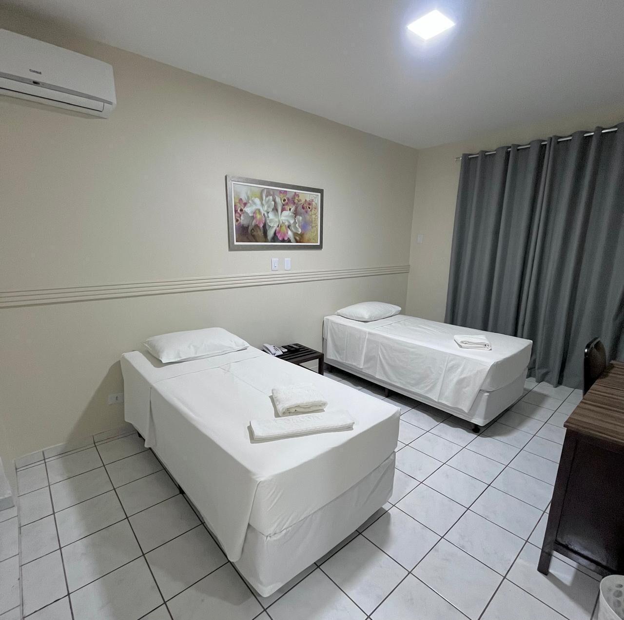 executive twin room, 2 single beds | 1 bedroom, minibar, desk, free wifi