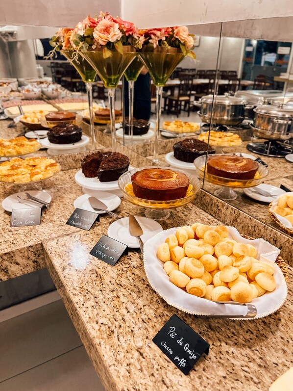 Desayuno bufé gratuito y diario