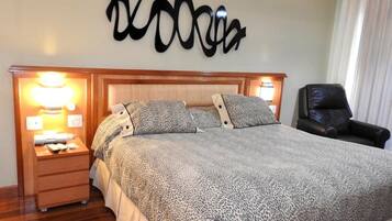 Frigobar, cofres nos quartos, individualmente decorados