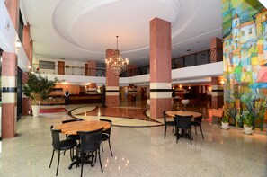 Lobby sitting area - Constantino Hotel (Juiz de Fora)