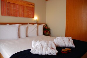 1 habitación, sábanas de algodón egipcio, minibar y escritorio 
