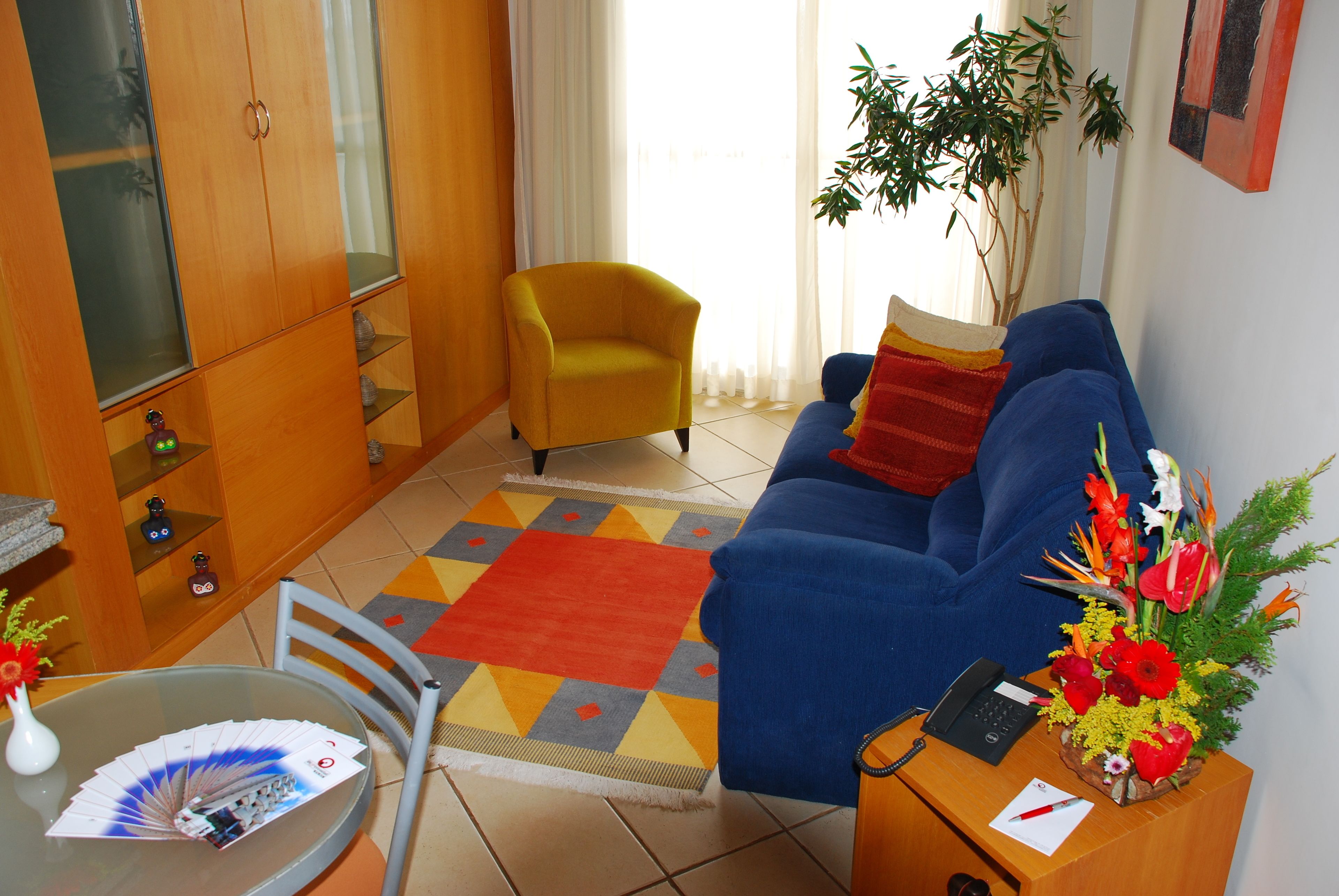 quarto superior duplo casal , vista montanha | living room | 26-inch lcd tv with cable channels, tv