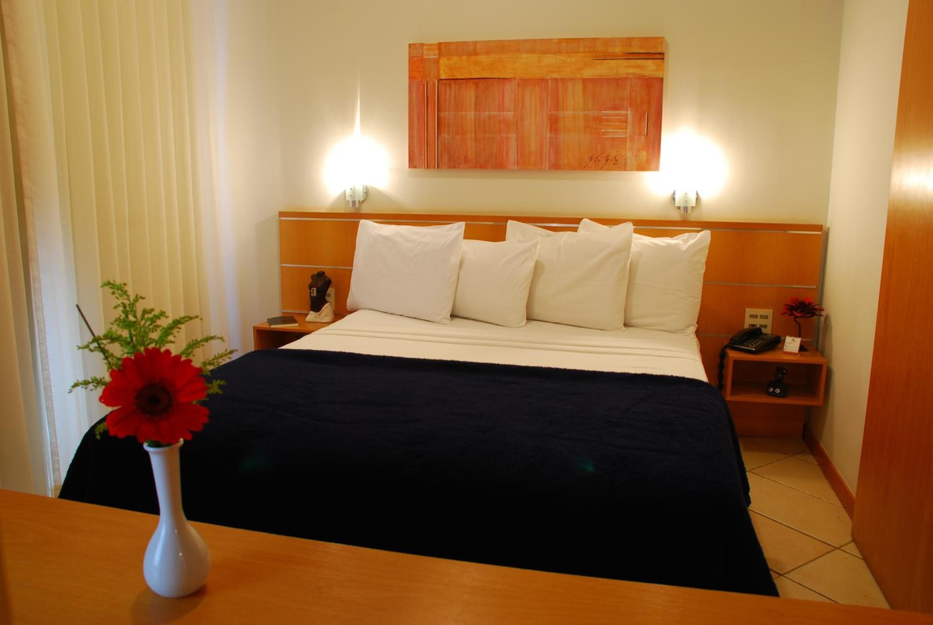 1 bedroom, egyptian cotton sheets, minibar, desk