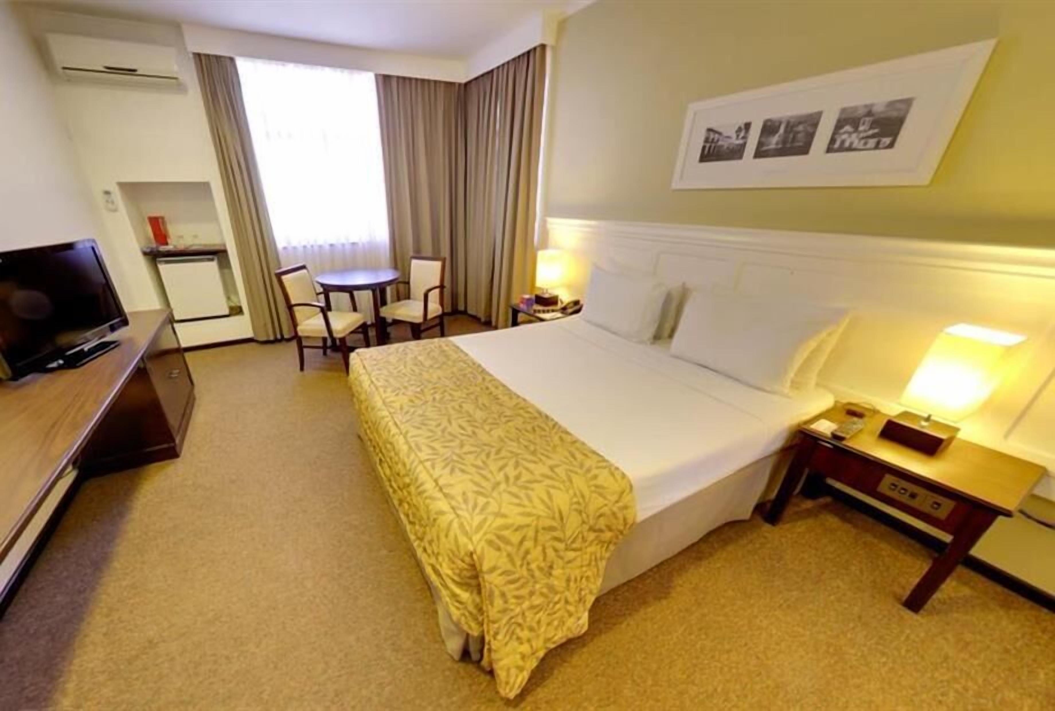 Phòng Tiêu chuẩn | Minibar, két bảo mật tại phòng, bàn 