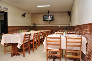 Restaurant - Carolina Plaza Hotel (Uberaba)