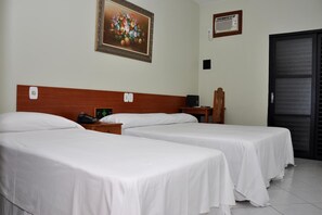 Standard Quadruple Room | 1 bedroom, minibar, desk, blackout drapes - Carolina Plaza Hotel (Uberaba)