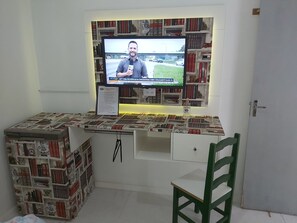 Minibar, Schreibtisch, laptopgeeigneter Arbeitsplatz