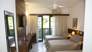 A hotel room with two beds, a desk, a ceiling fan, and a window with curtains. - Hotel 7 Colinas (Olinda)