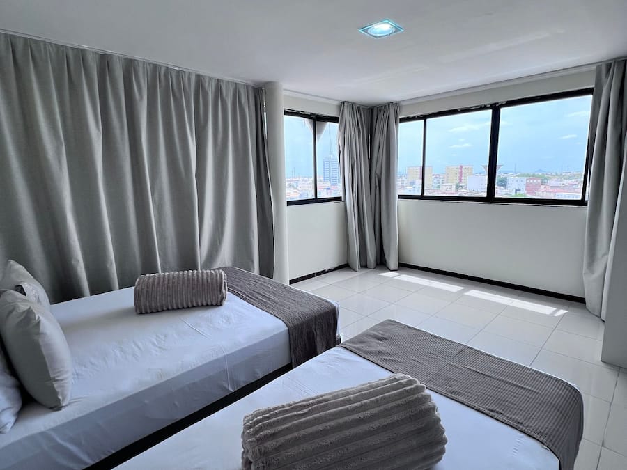 بديكورات فريدة لكل غرفة ومكتب وستائر تعتيم ومكواة/لوح كي