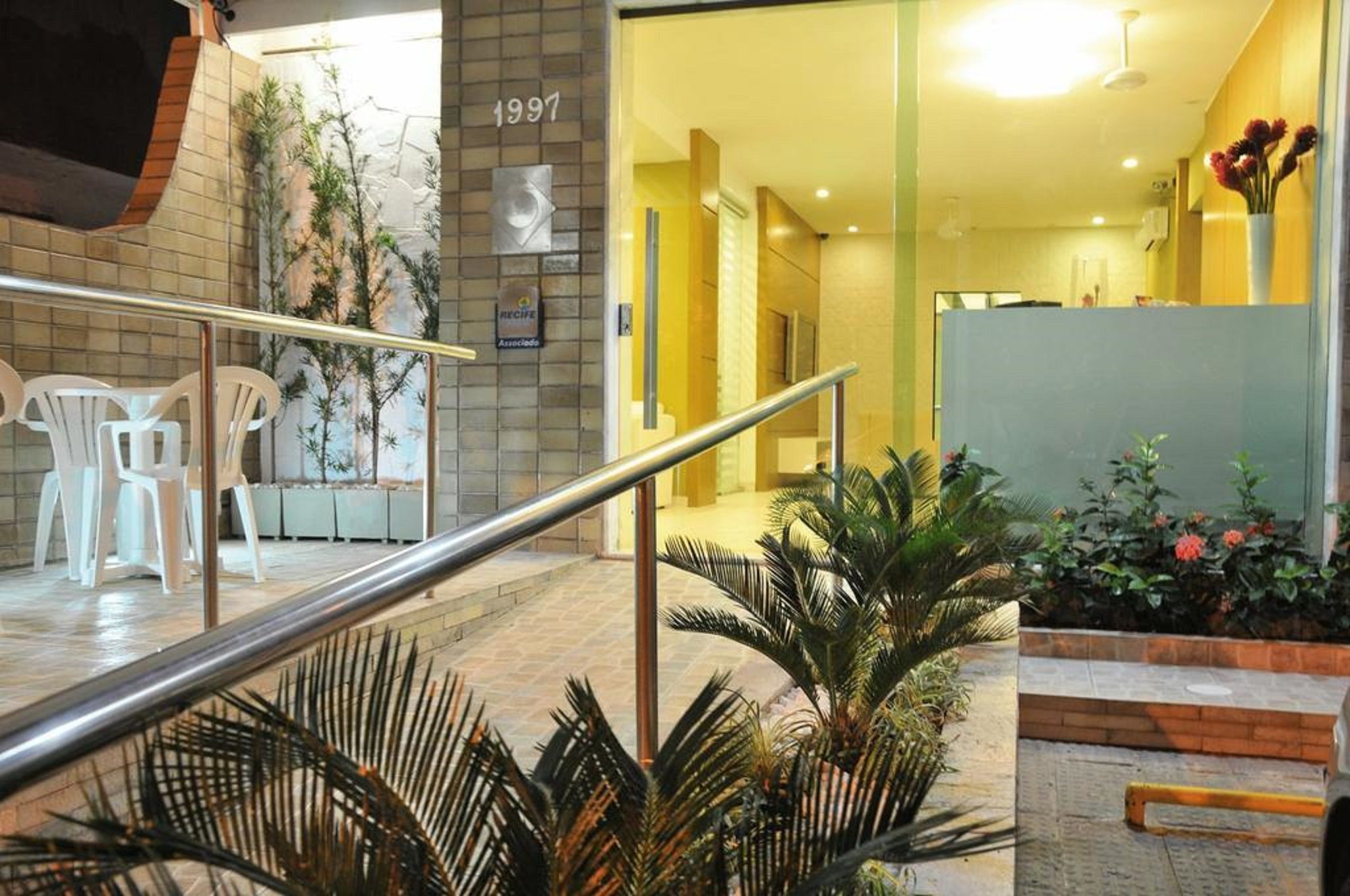 المنطقة المحيطة بالمنشأة