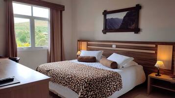 Quarto luxo | Frigobar, cofres nos quartos, escrivaninha, cortinas blackout