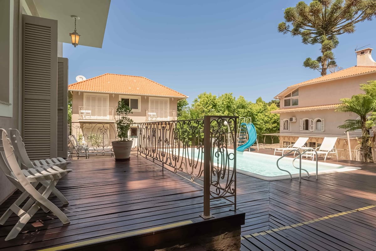 Suite Luxo Tripla | Literie de qualité supérieure, minibar, décoration personnalisée