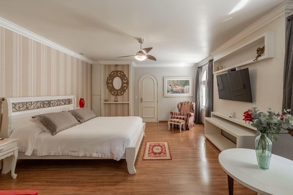 Premium bedding, minibar, individually decorated, individually furnished