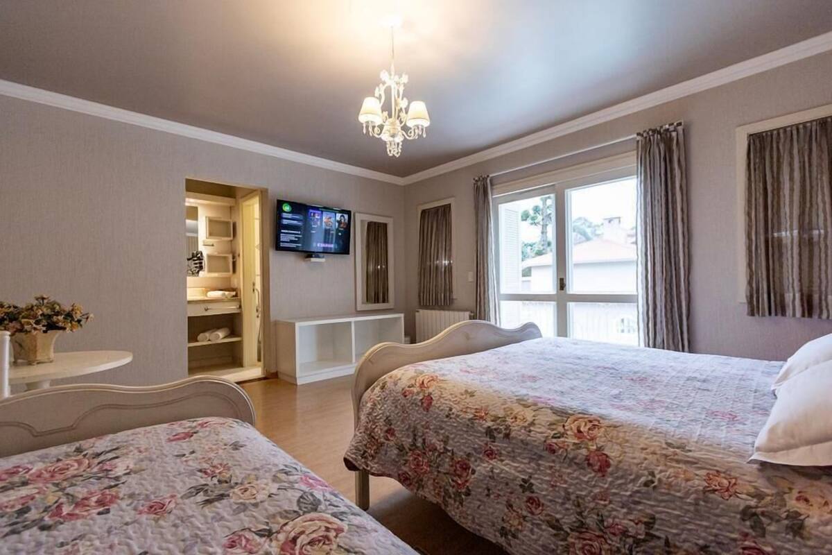 Premium bedding, minibar, individually decorated, individually furnished