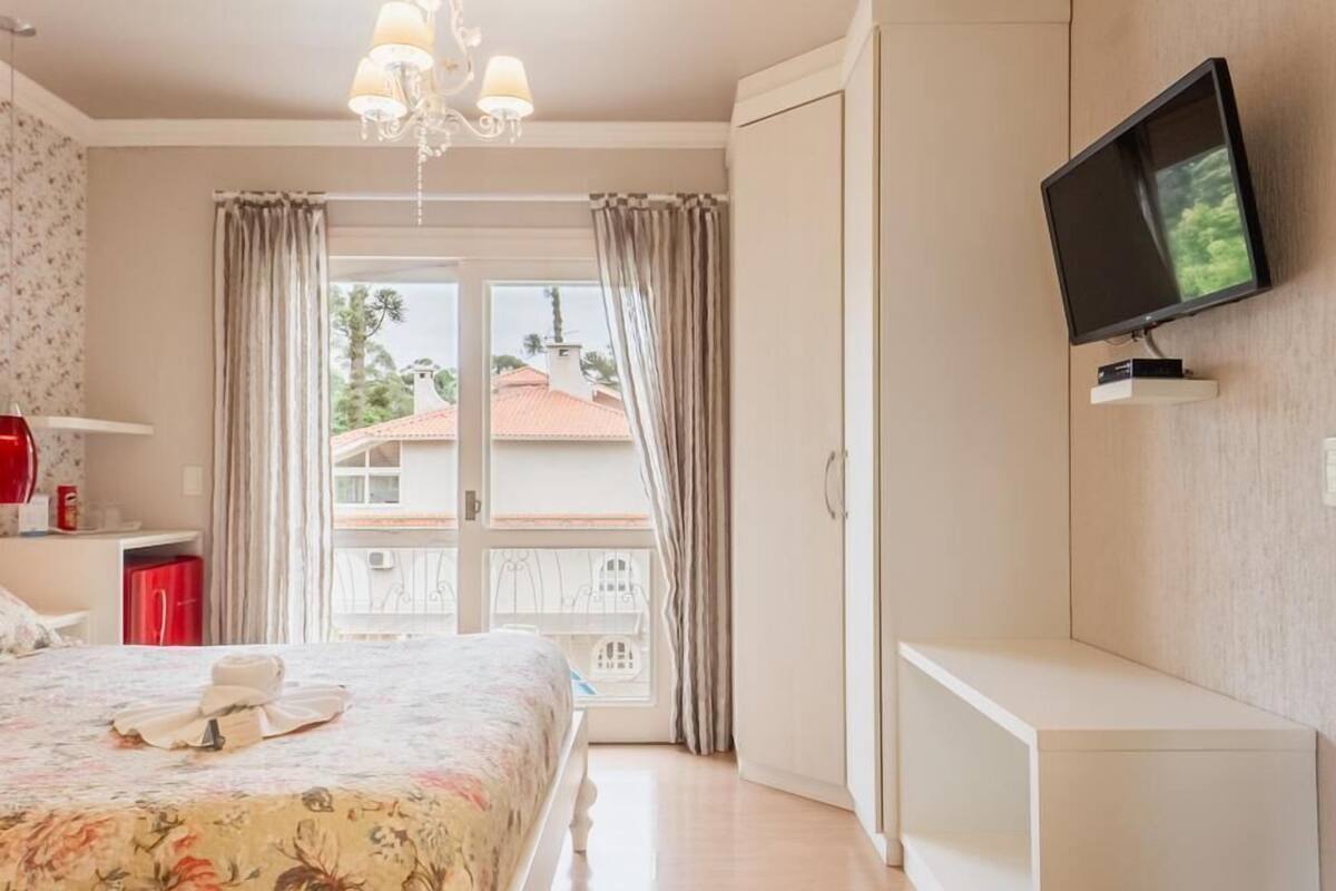 Premium bedding, minibar, individually decorated, individually furnished