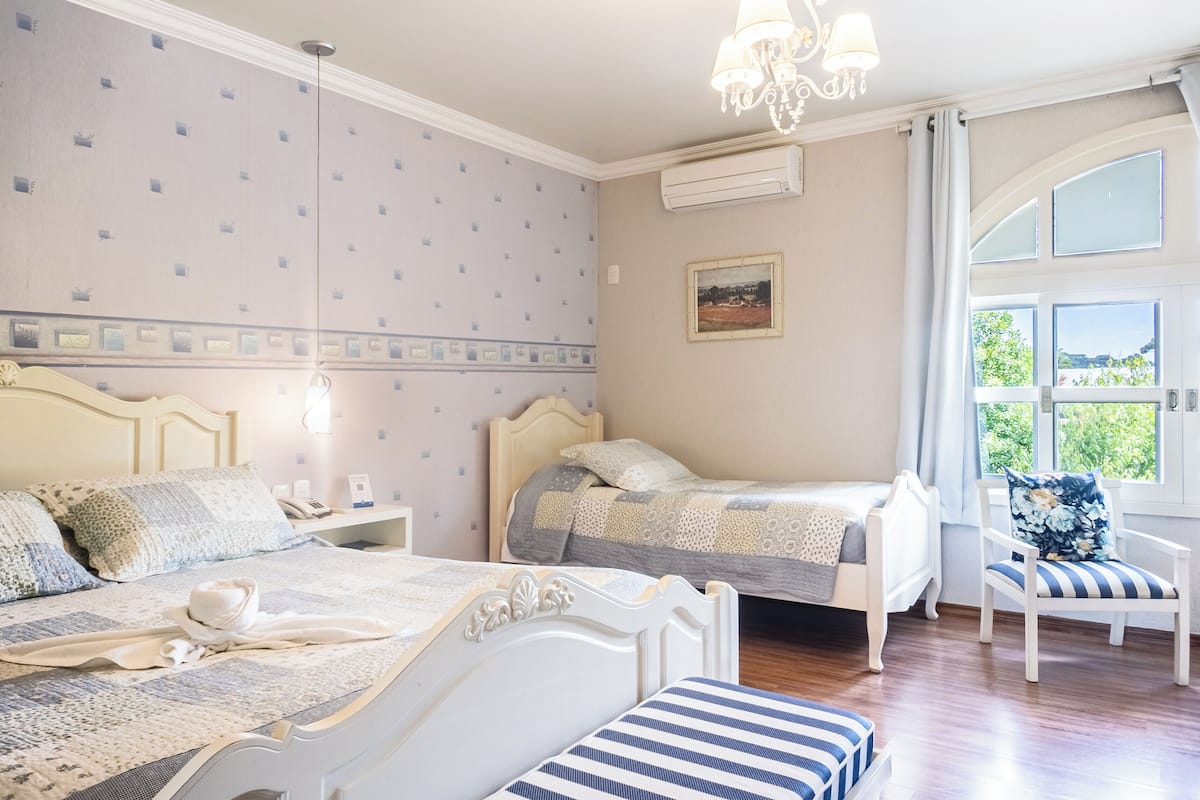 Suite Luxo Superior Tripla | Biancheria da letto di alta qualità, minibar, con stile personalizzato