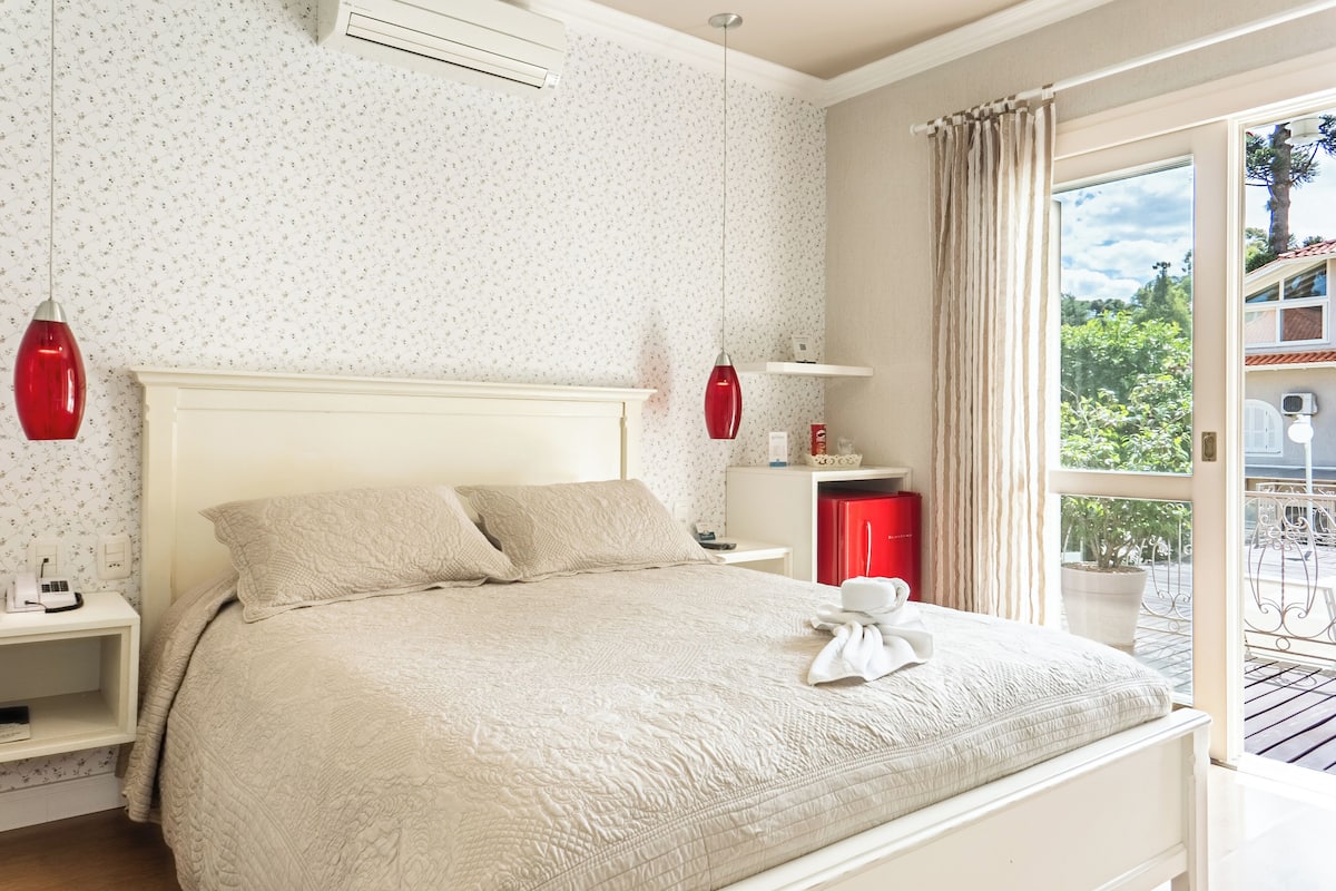 Suite Deluxe | Biancheria da letto di alta qualità, minibar, con stile personalizzato