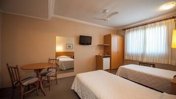 Quarto Duplo Superluxo | 1 quarto, roupas de cama antialérgicas, frigobar, cortinas blackout