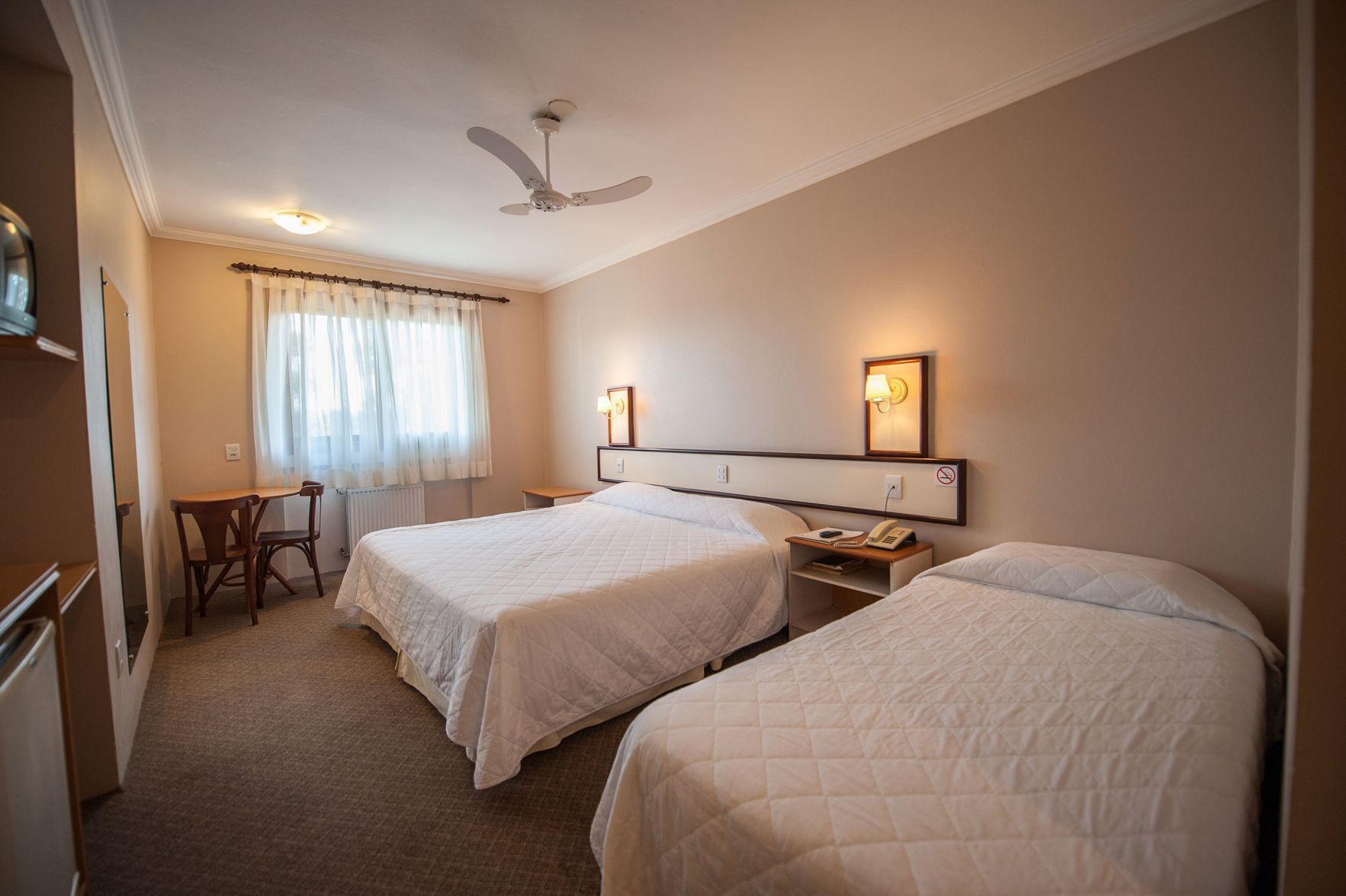 Hypo-allergenic bedding, minibar, blackout drapes, free WiFi