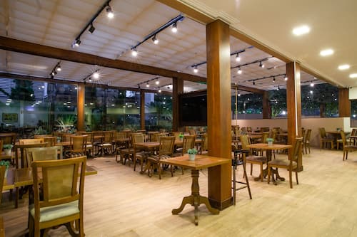 Café da manhã com buffet grátis todos os dias