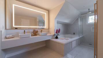 Romantic Double Room | Bathroom