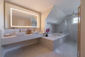 Romantic Double Room | Bathroom - Hotel Monte Felice Bosque (Gramado)