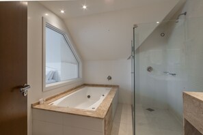 Bañera de hidromasaje privada