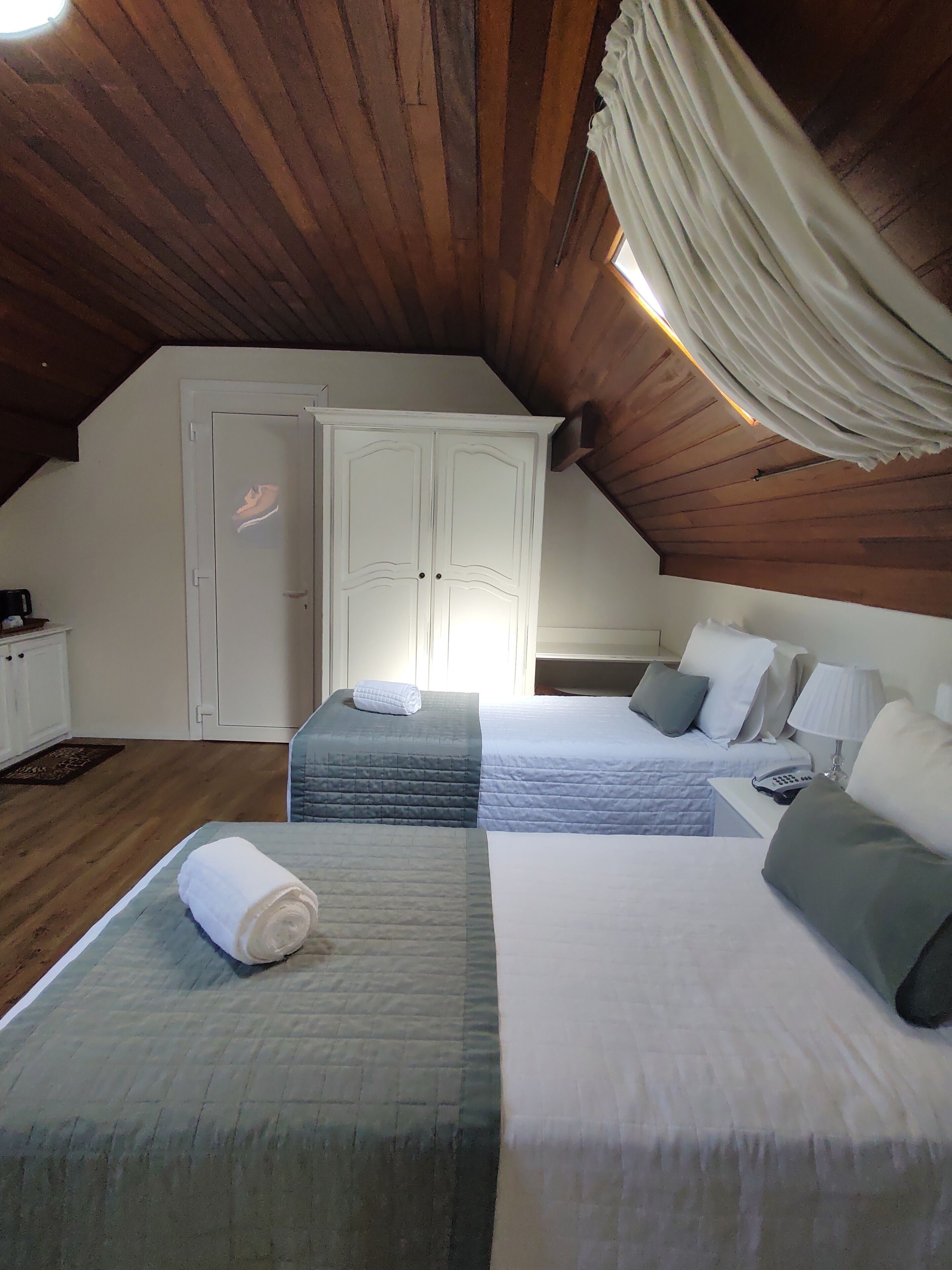 deluxe apartment | 1 bedroom, minibar, individually furnished, blackout curtains